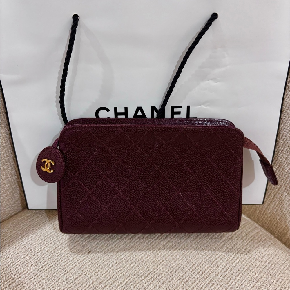 Authentic CHANEL Bordeaux caviar cosmetic pouch - Picture 2 of 10